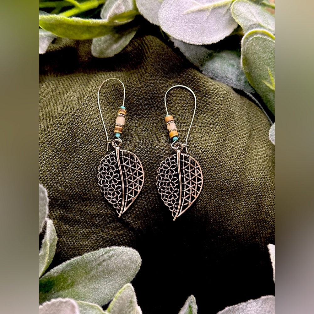 New Beautiful leaf earrings